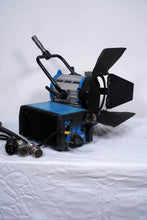 Load image into Gallery viewer, ARRI 575W HMI Compact Fresnel – Head, Ballast & Cable Kit