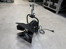 Load image into Gallery viewer, ARRI Studio 1000 Fresnel 24-Pack Pole-Op with Barndoors