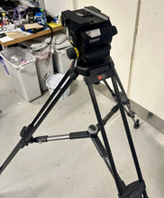 Load image into Gallery viewer, Vinten Vision 100 Carbon Fibre Tripod System with Spreader