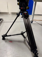 Load image into Gallery viewer, Vinten Vision 100 Carbon Fibre Tripod System with Spreader