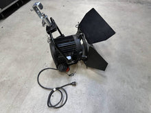 Load image into Gallery viewer, ARRI Studio 2000 Fresnel 6x Pole‑Op Kit with Barndoors (Tungsten)
