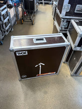 Load image into Gallery viewer, Allen & Heath QU-24 Digital Mixer + Thomann Flight Case