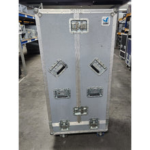 Load image into Gallery viewer, d&b audiotechnik Q1 Line Array – 4 Speakers with Case