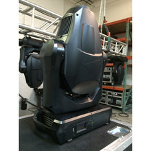 Load image into Gallery viewer, Martin MAC Quantum Profile pair – moving heads in case