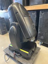 Load image into Gallery viewer, Vari-Lite VL3000 Spot – 12 Fixtures Bundle with Flightcases