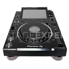 Load image into Gallery viewer, Pioneer CDJ-3000 Media Player with Flight Case – Pro DJ Deck