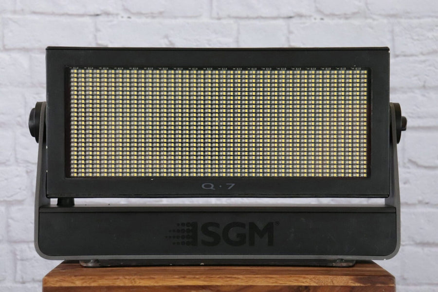 SGM Q-7 RGBW Outdoor IP65 LED Floodlight, 110° Beam, DMX