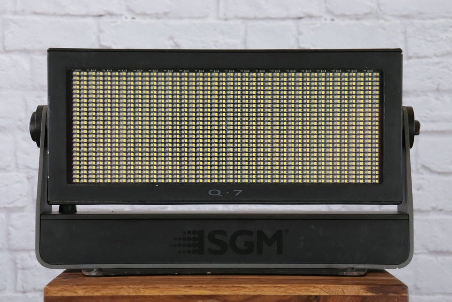 SGM Q-7 RGBW Outdoor LED Flood 110° | IP65 Strobe Wash