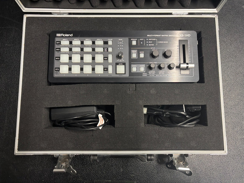 Roland XS-1HD Presentation/Matrix Switcher with Flight Case