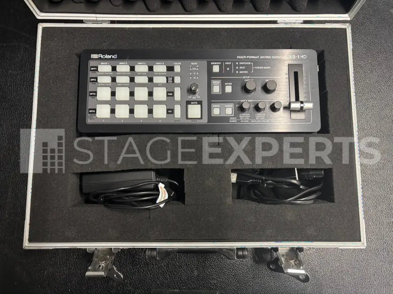 Roland XS‑1HD Presentation/Matrix Switcher with Flight Case