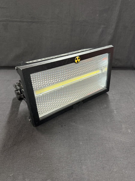 Martin Atomic 3000 LED Strobe – Powerful LED strobe