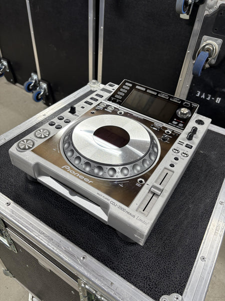 Pioneer CDJ-2000NXS-M Platinum Limited DJ Media Player
