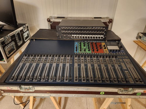 Soundcraft Si Expression 3 Digital Mixer, with Flight Case
