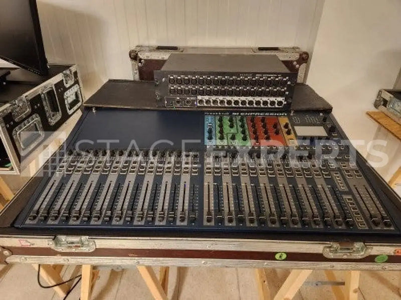 Soundcraft Si Expression 3 Digital Mixer with Flight Case