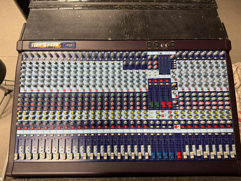 Midas Venice 320 Analogue Mixing Console with Touring Case