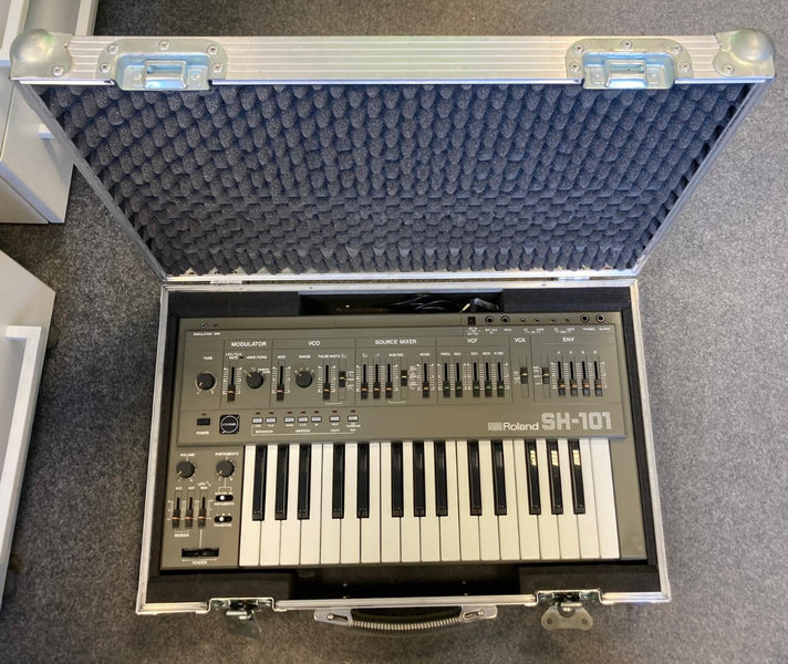 Roland SH-101 Synthesiser with Case – Vintage Mono Synth