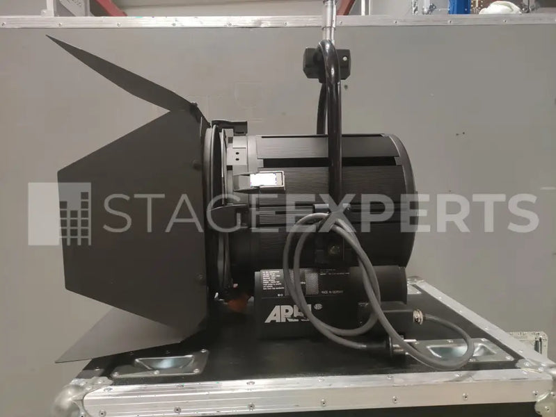 ARRI True Blue ST2/3 P.O. 2 kW Tungsten Fresnel – Black