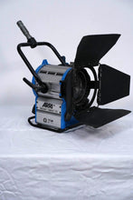 Load image into Gallery viewer, ARRI 575W HMI Compact Fresnel – Head, Ballast &amp; Cable Kit
