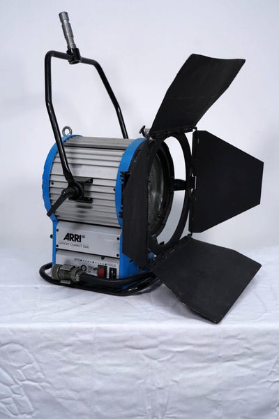 ARRI 2.5kW HMI Compact Fresnel with Electronic Ballast – Used