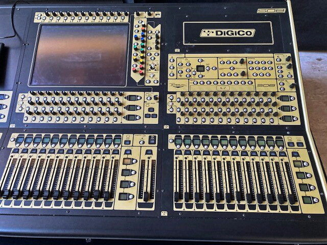DiGiCo SD8 with MADI Rack – Digital Mixing System, Flightcase