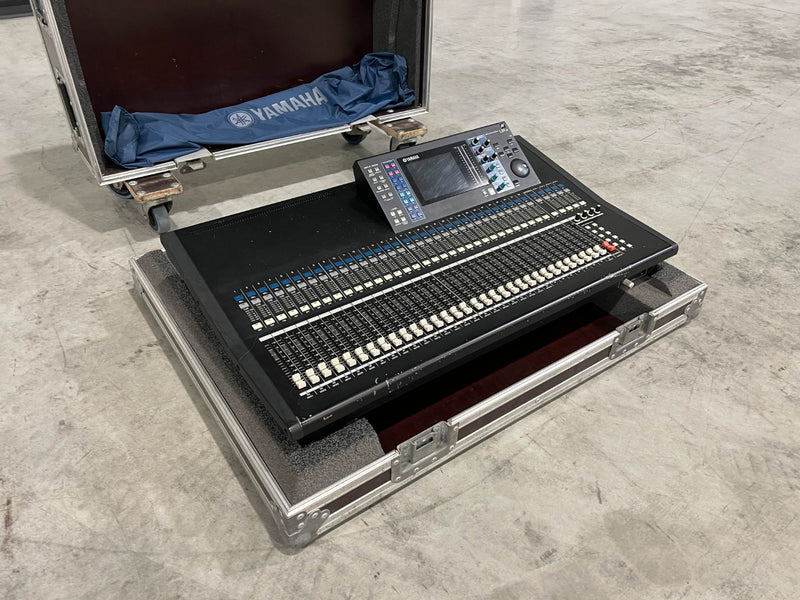 Yamaha LS9 Digital Mixing Console with Flight Case – Used
