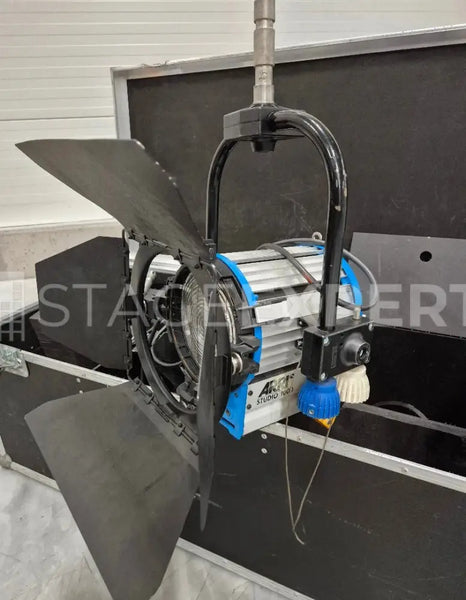 ARRI Studio 1 kW Pole-Op Fresnel – Set of 4 with Case