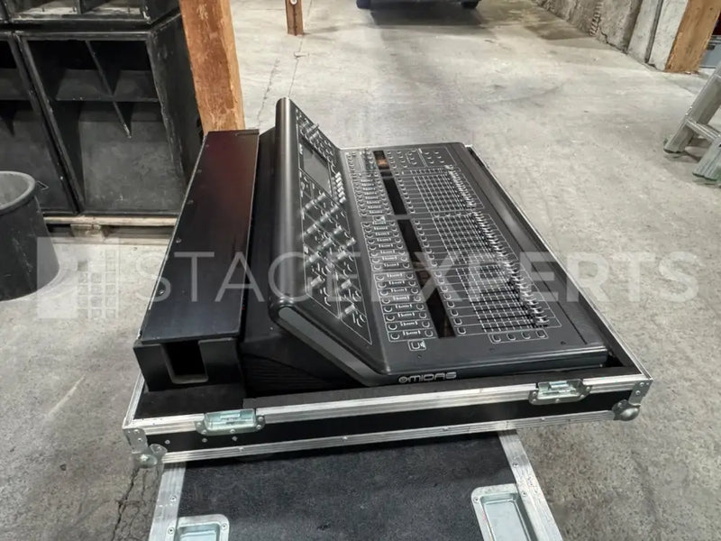 Midas M32 LIVE Digital Mixing Console with Case – 32 Preamps