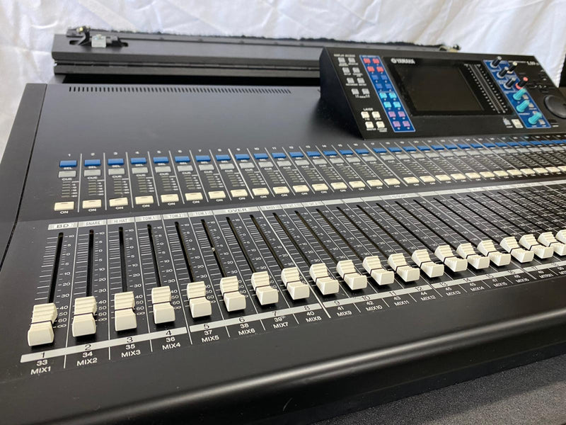 Yamaha LS9-32 Digital Mixing Console with Roll Case – 32-Fader