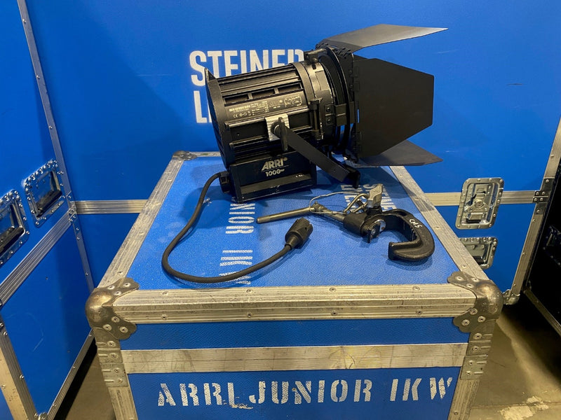 Arri Junior 1000+ Fresnel 1 kW – Set of 4 with Case & Accessories