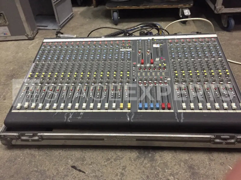 Allen & Heath GL2200-424 Analogue Mixing Desk with Case