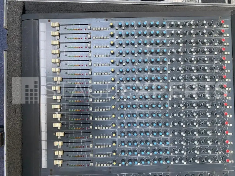 Soundcraft K2 32-8-2 Analogue Mixing Console, 8 Aux Sends