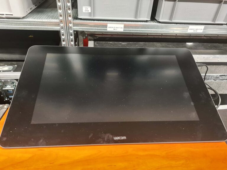 Wacom Cintiq 27QHD DTK-2700 Pen Display, 27-inch QHD Panel