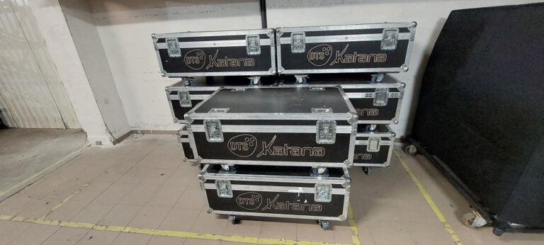 DTS KATANA 24 LED battens with 3‑way flight cases