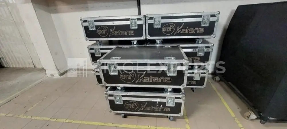 DTS KATANA 24 LED battens with 3‑way flight cases