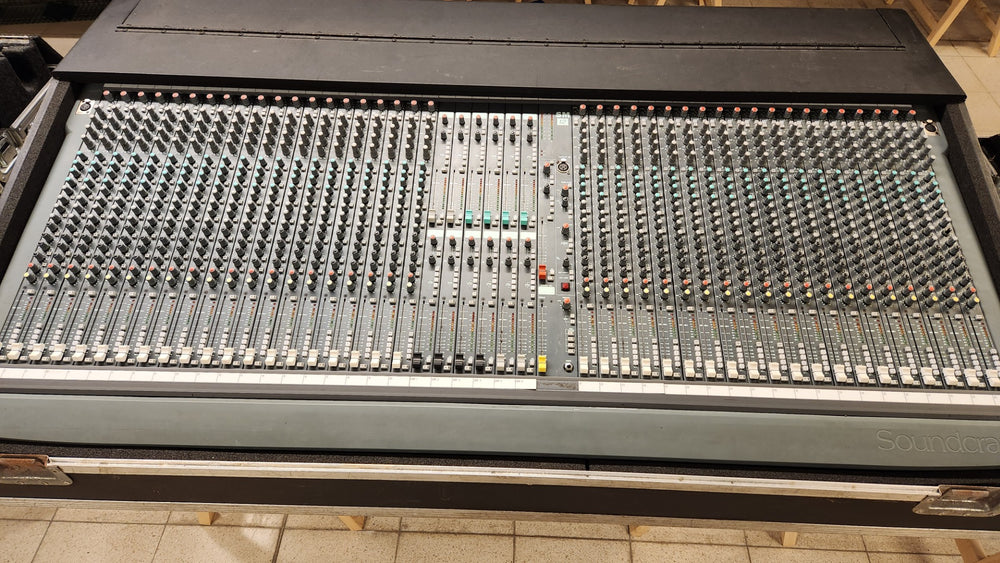 Soundcraft SM12 40-Channel Analogue Mixer with Flight Case