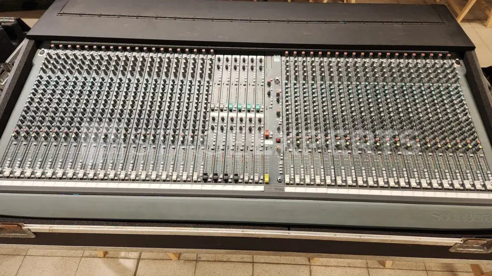 Soundcraft SM12 40-Channel Analogue Mixer with Flight Case