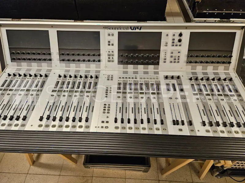 Soundcraft Vi4 Digital Console Set with Studer Engine & Stagebox
