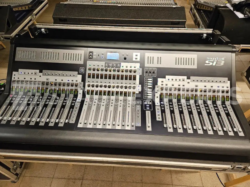 Soundcraft Si3 Digital Mixing Surface with Case Set