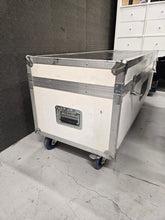 Load image into Gallery viewer, Robe Halo RGB Package – 24pcs with Flight Case &amp; Cables
