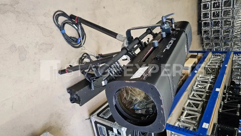 Robert Juliat Victor 1800W MSR Followspot + PSU, Stand & Case