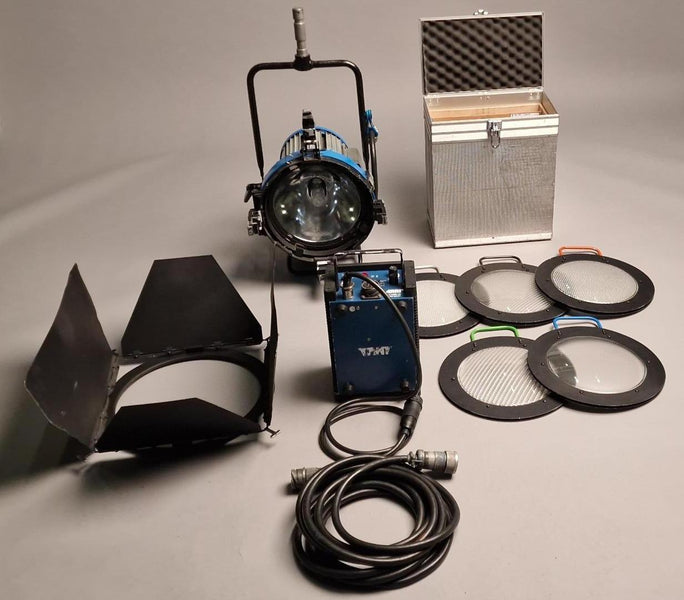 Arri Arrisun 12 HMI PAR Kit – Ballast, Barndoors & Lenses