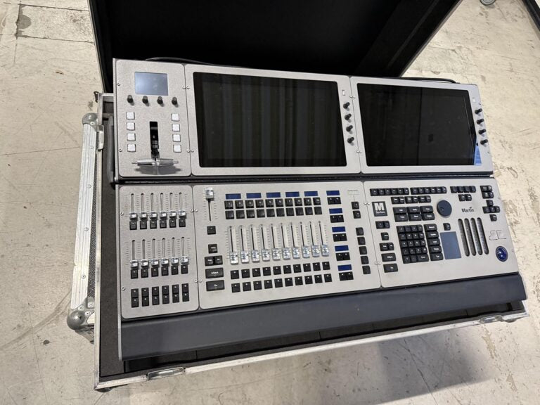 Martin M6 Lighting Console with Flight Case – Pro Control