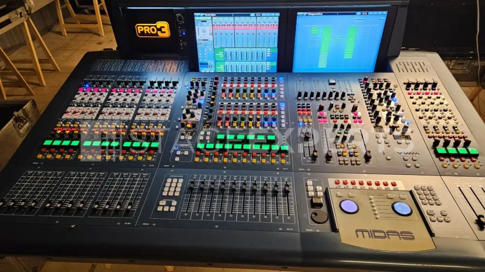 Midas PRO3 Digital Mixing Console with DL371 DSP Engine