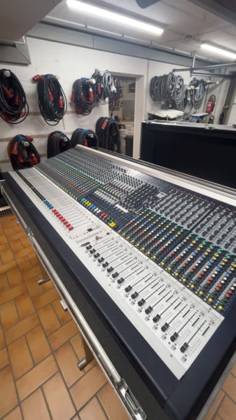 Soundcraft MH3 40+4 Analogue Mixer – 12 Aux, 8 VCA