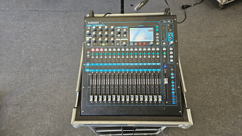 Allen & Heath QU-16 Digital Mixer Console with Flight Case