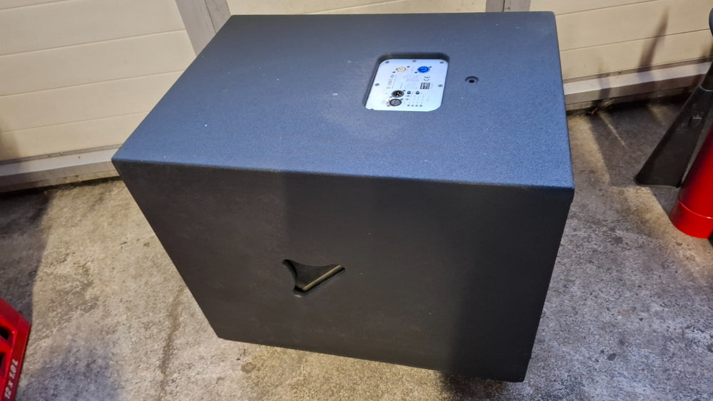 Seeburg B1801dp Powered Subwoofer with Dollies & Bags