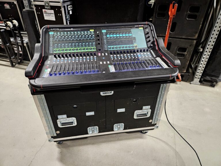Allen & Heath Avantis Ultra 2.0 Digital Mixer with Flipcase