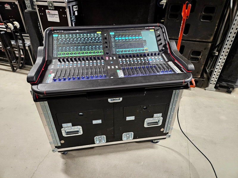 Allen & Heath Avantis Ultra 2.0 Digital Mixer in Flipcase