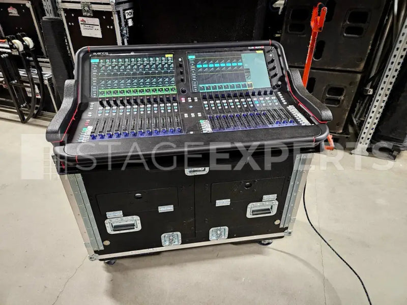 Allen & Heath Avantis Ultra 2.0 Digital Mixer in Flipcase