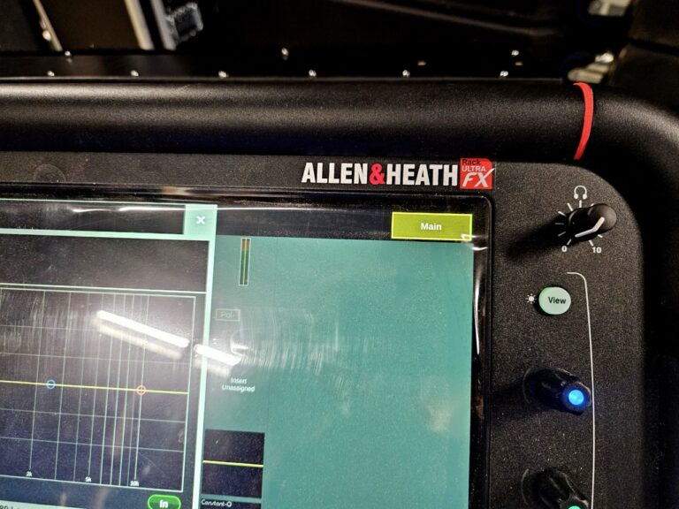 Allen & Heath Avantis Ultra 2.0 Digital Mixer with Flipcase